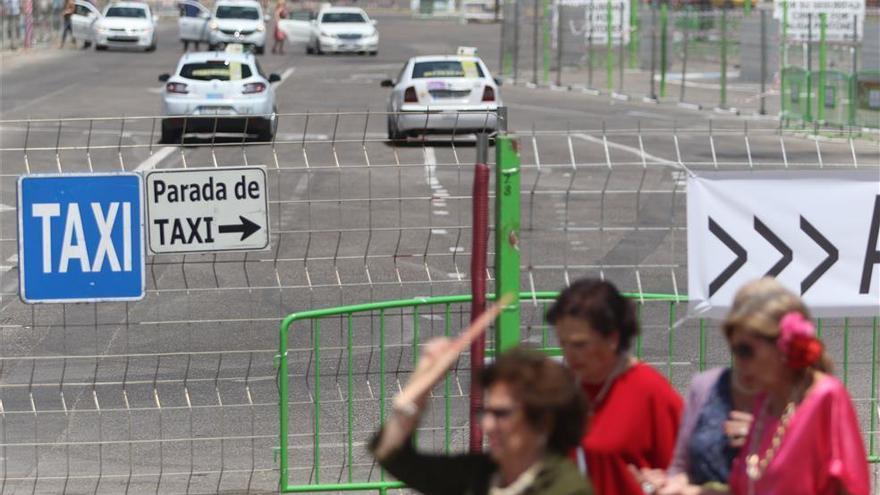 El Ayuntamiento extremará la vigilancia en la Feria para evitar la &quot;competencia desleal al taxi&quot;