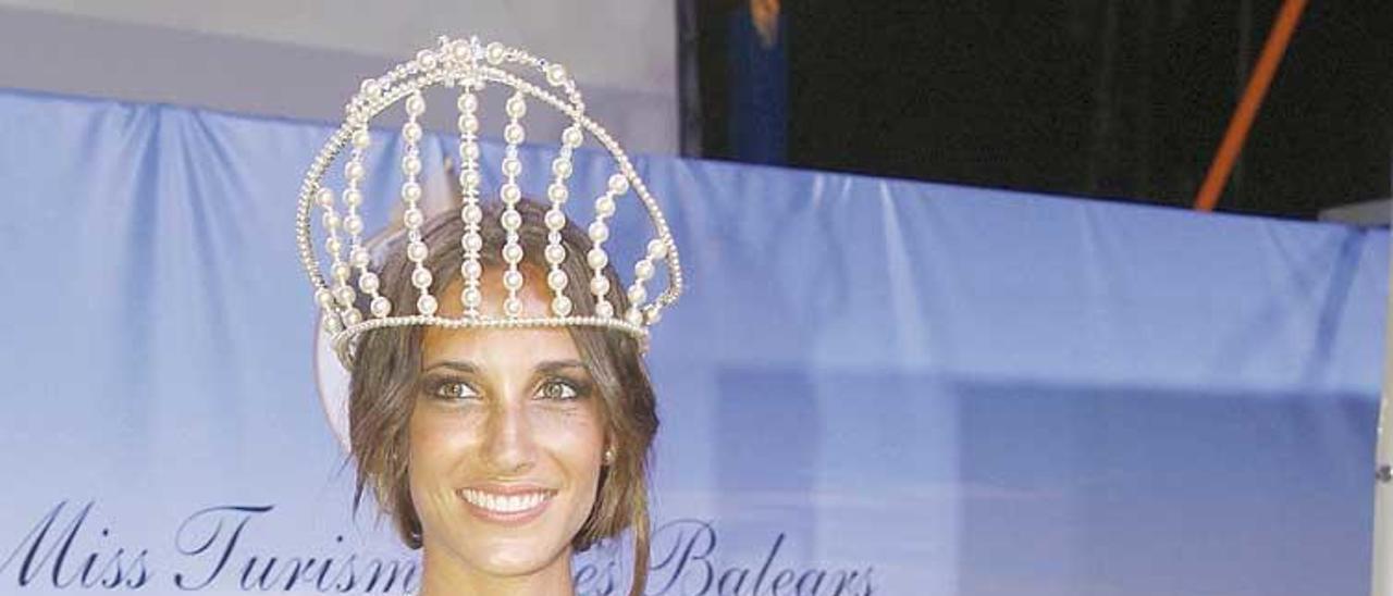 La nueva Miss Turismo, Cristina Najas, en el momento de su coronación.