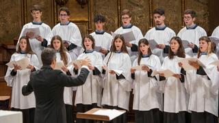 La Escolania de Montserrat estrena su coro mixto y rompe con 700 años de historia masculina