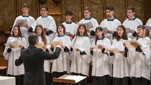 L’Escolania de Montserrat estrena el seu cor mixt i trenca amb 700 anys d’història masculina