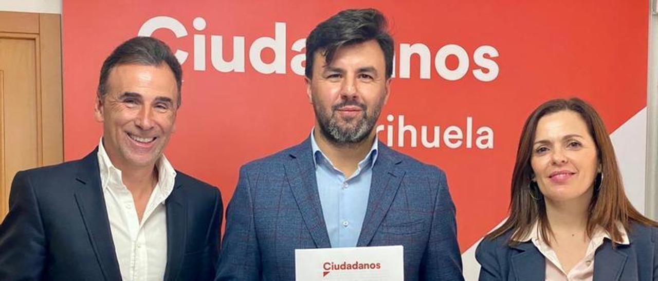 Javier Mora, alcalde de Granja de Rocamora; José Aix, vicealcalde de Orihuela, y Rosa García, regidora de Benejúzar
