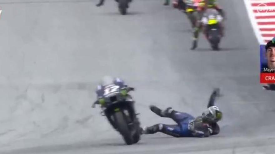 Instant en que Maverick Viñales ha saltat de la moto en el Gran Premi d&#039;Estiria després de quedar-se sense frens
