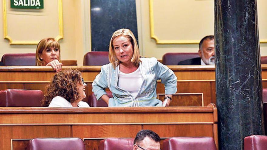 Las dos diputadas nacionales de CC, Guadalupe González Taño y Ana Oramas, el día en que se constituyó el Congreso.