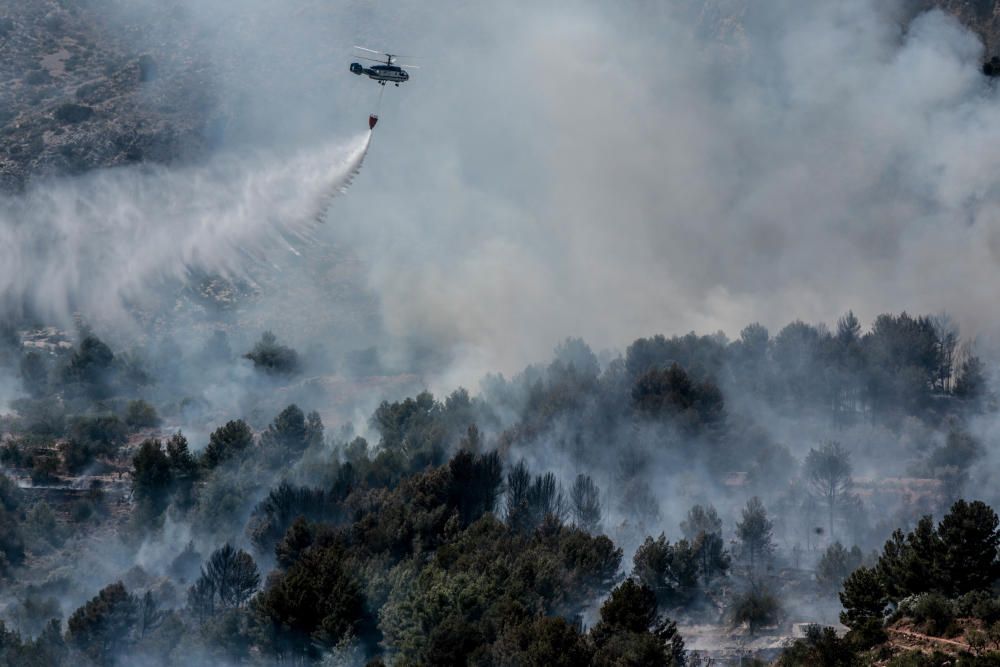 Incendio forestal en el pantano de Guadalest