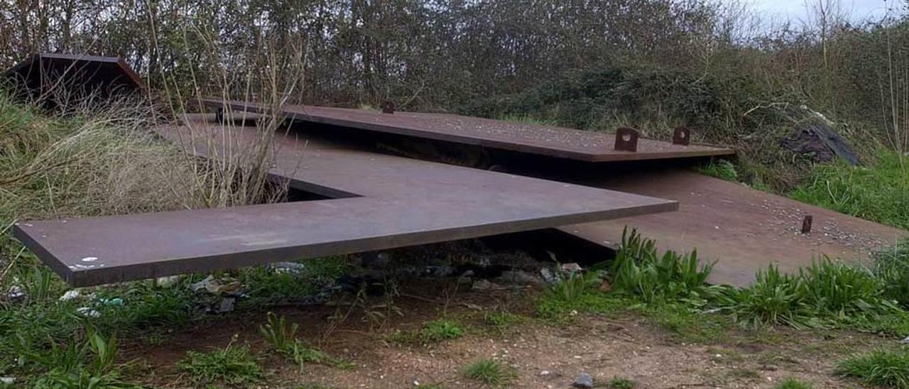 La obra, en una finca de Pontón de Vaqueros en la que se encontraba abandonada en 2004.