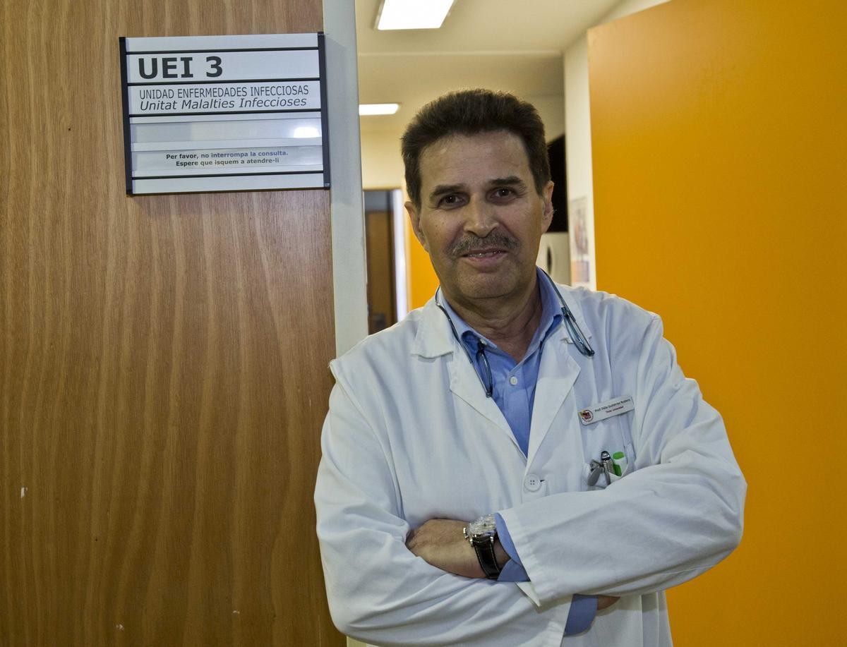 El doctor Félix Gutiérrez, responsable de Medicina Interna del Hospital General de Elche