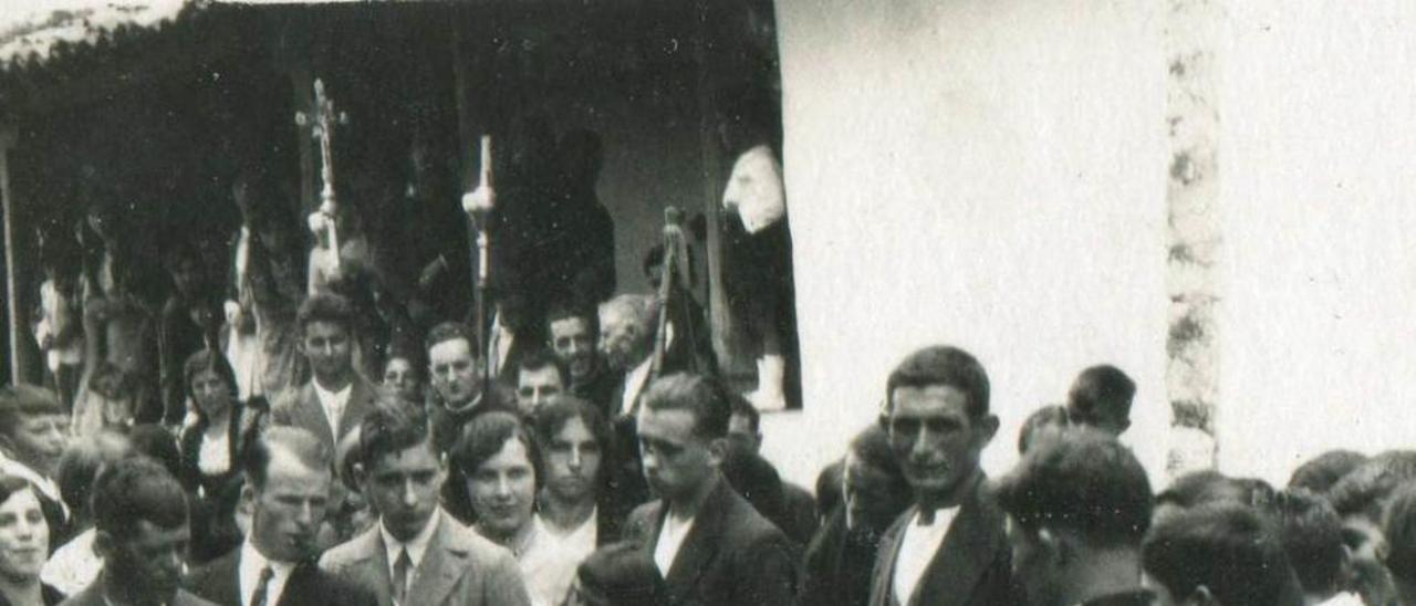 La xata en procesión en las fiestas de Muñó, en una fotografía de los años veinte del siglo pasado.