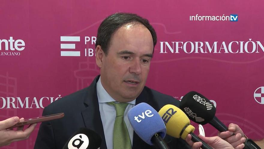 Pérez Llorca garantiza unas PAU "sin problemas" y denuncia la falta de negociación de los sindicatos