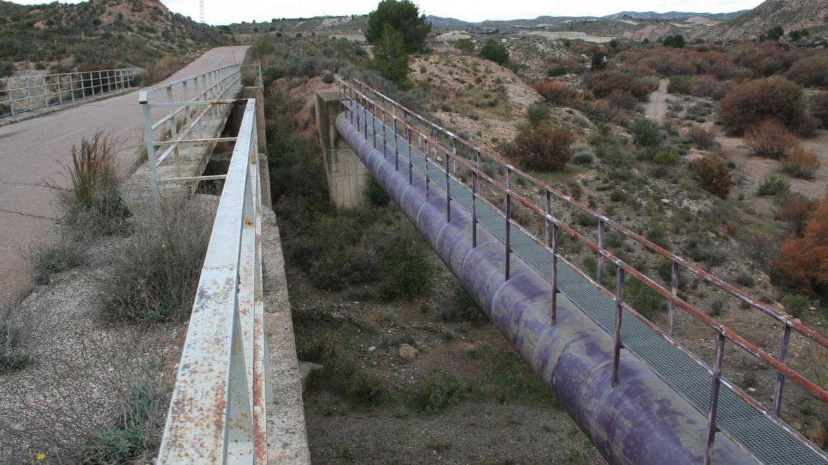 Actuales tuberías
del Pantano de 
Puentes, en Lorca.  pilar wals