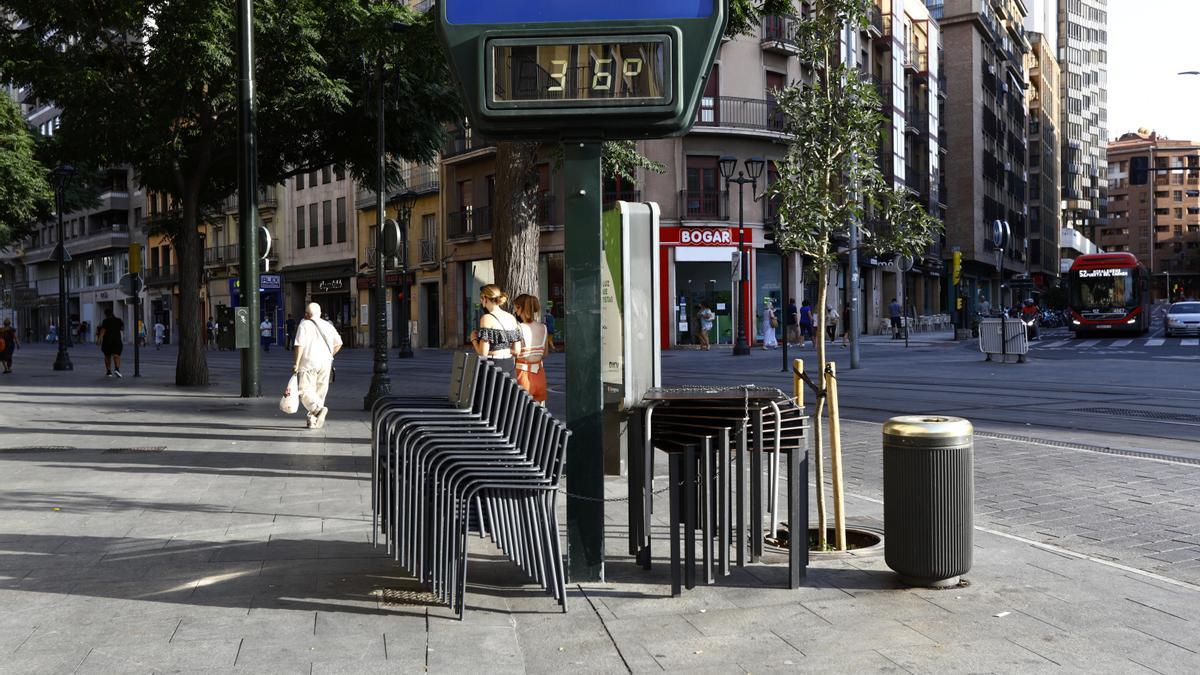 Un termómetro en la intersección entre César Augusto y el Coso de Zaragoza.