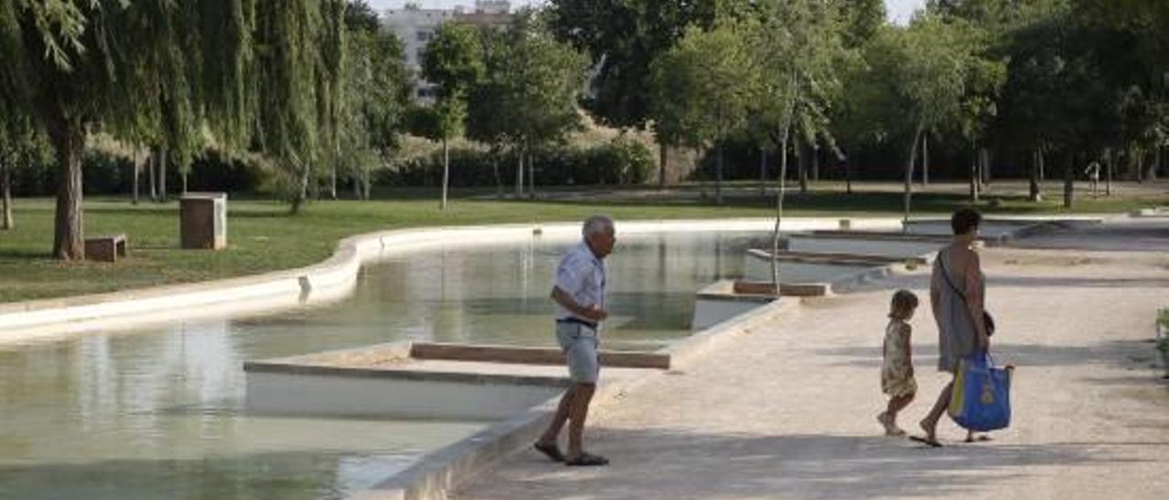 El parque del lago del Raval Universitari.