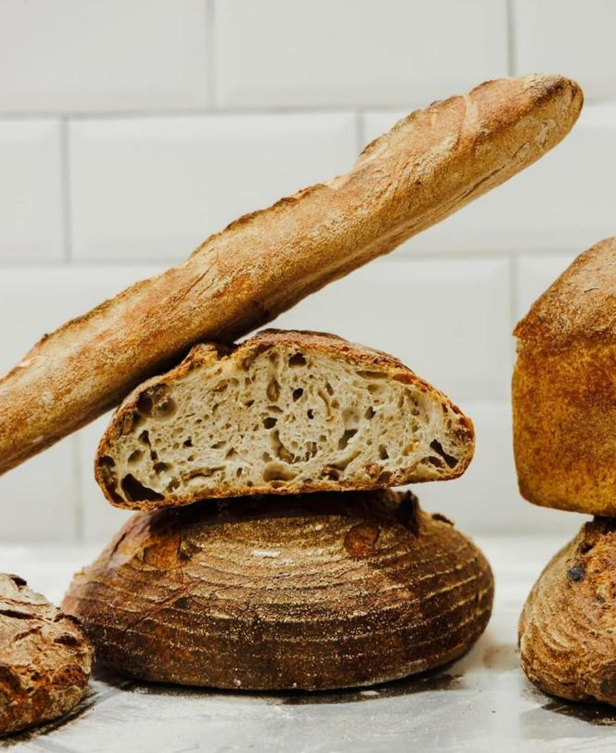 Panes de masa madre elaborados en el obrador madrileño Panadarío.