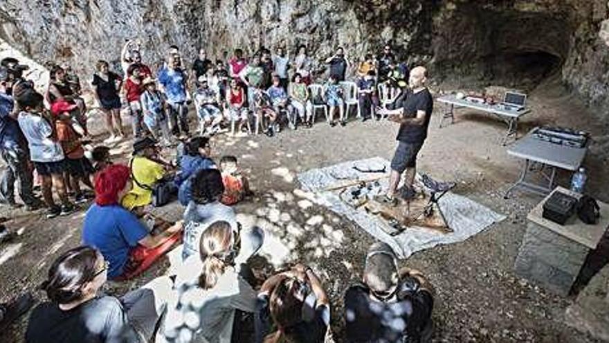 Retorn a la prehistòria a la cova Morta