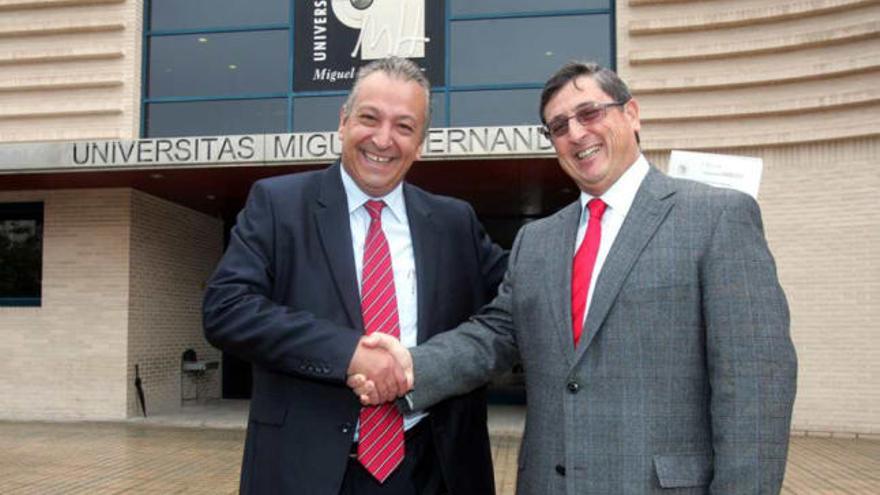 Los dos aspirantes a rector inscriben en el registro de la UMH sus candidaturas