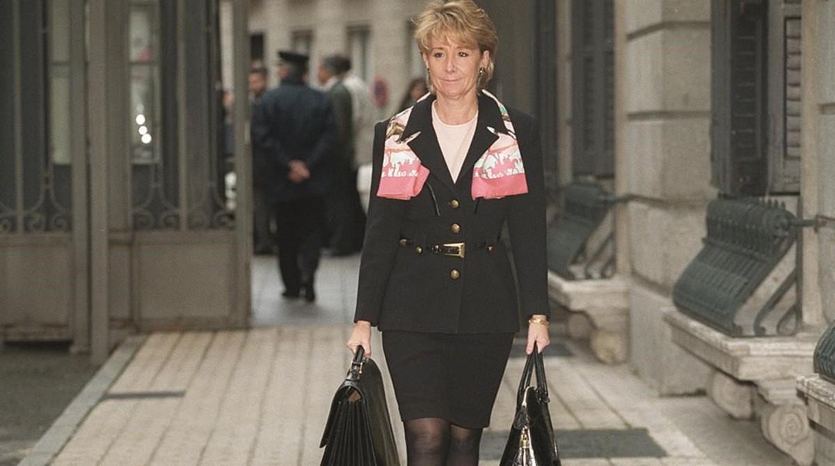 Noviembre de 1997, Esperanza Aguirre, Ministra de Cultura llega al Congreso.
