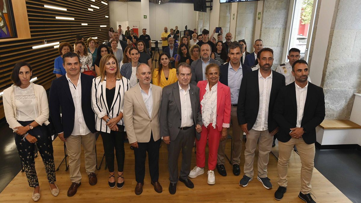 En primera fila, desde la izq., Iglesias, Fernández, Aguiar, Regades, Caballero, Silva, Montenegro, Calvo y Gardón.