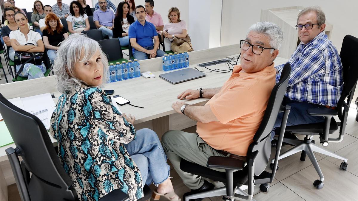 María José García, Clemente Casado y Francisco Martínez durante la asamblea de CESM