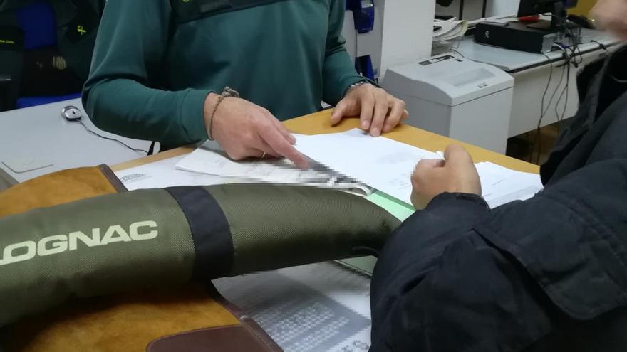 Tramitación de documentos de armas.