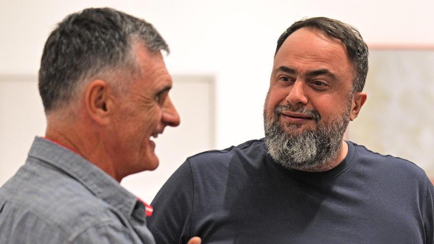 Mendilibar, junto a Marinakis, en su renovación con el Olympiacos