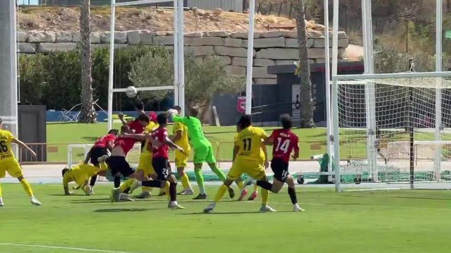 La falta de contundencia castiga al Poblense en el debut liguero