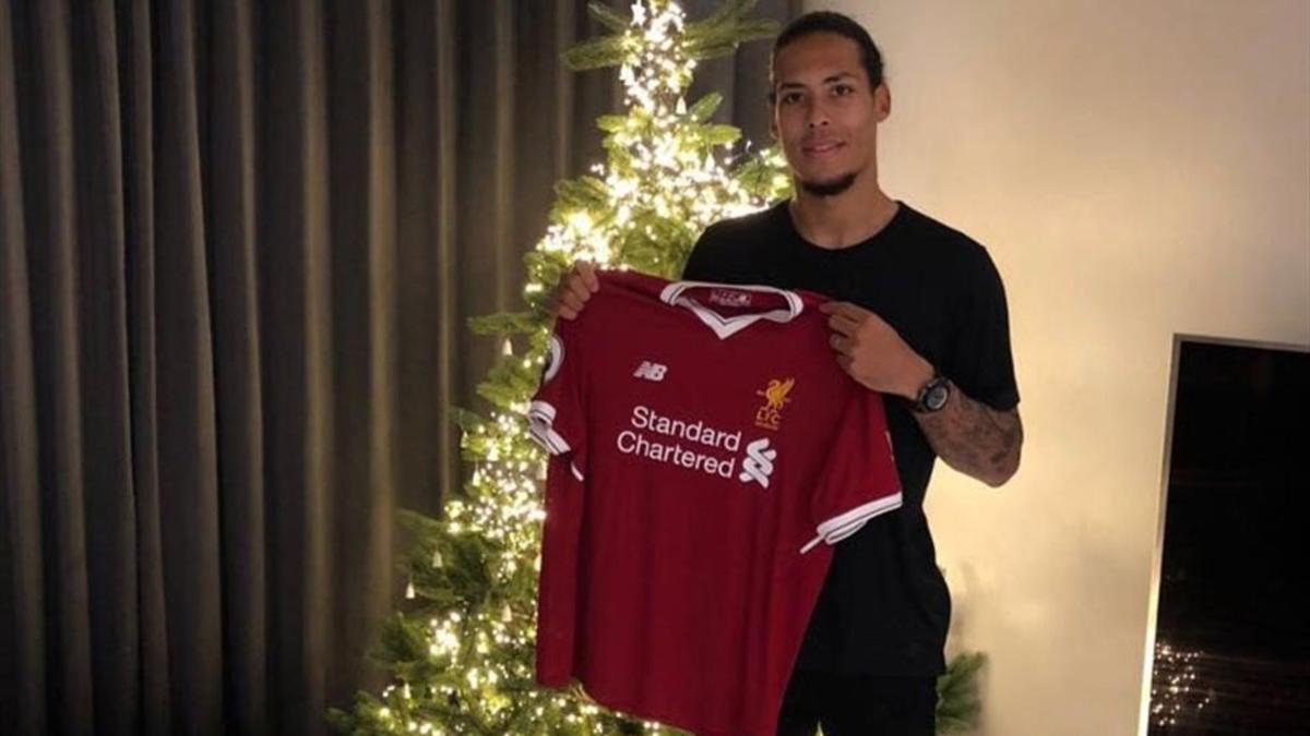 Van Dijk ya posa con la camiseta de su nuevo equipo