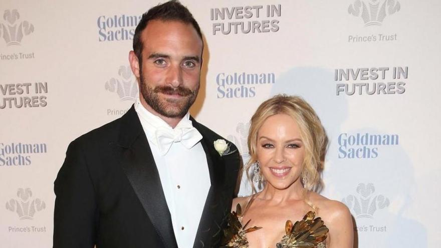 Kylie Minogue y Joshua Sasse posponen su boda en defensa del matrimonio gay