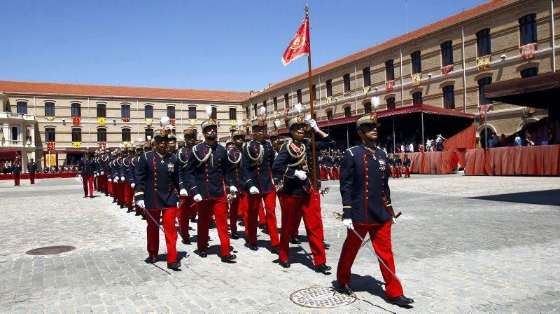 El rey entrega nuevos despachos en la Academia General Militar