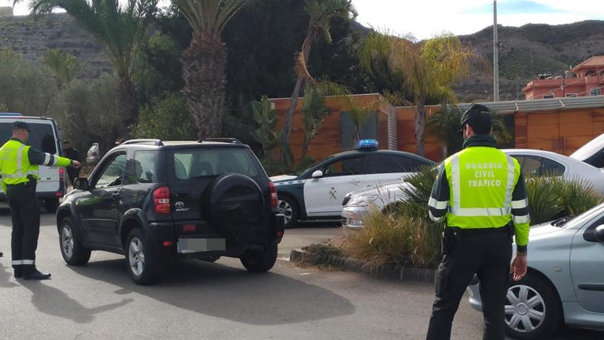 Control de la Benemérita en busca de conductores que supongan un peligro.