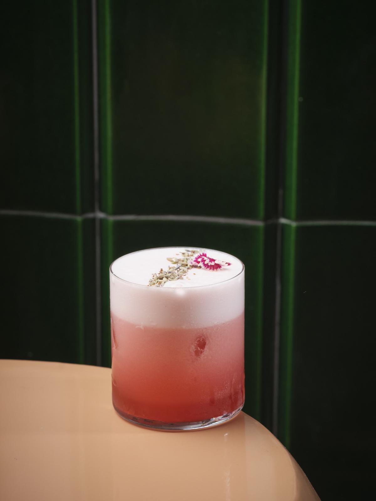 Coctelería para acompañar en las sobremesas de Aiyanna Ibiza.