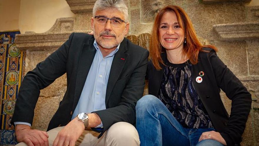 Valentín García y Belén Fernández: «No decimos que se vote contra la derecha, no hacemos política del miedo»