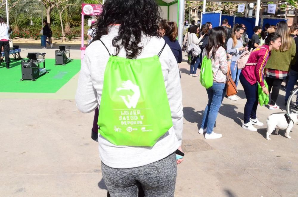 Entrega de dorsales de la III Carrera de la Mujer