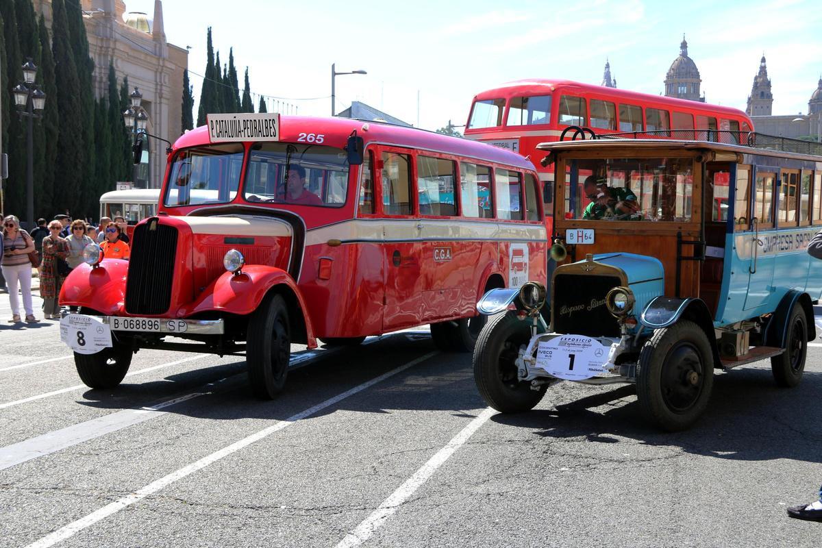 Los autobuses clásicos vuelven a recorrer el centro de Barcelona