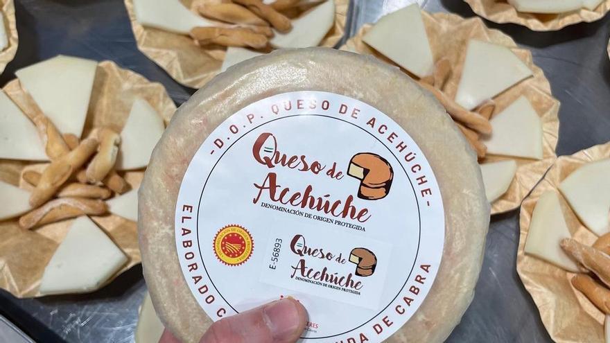 Huele muy mal, pero sabe divino. ¿Adivinas qué queso es?