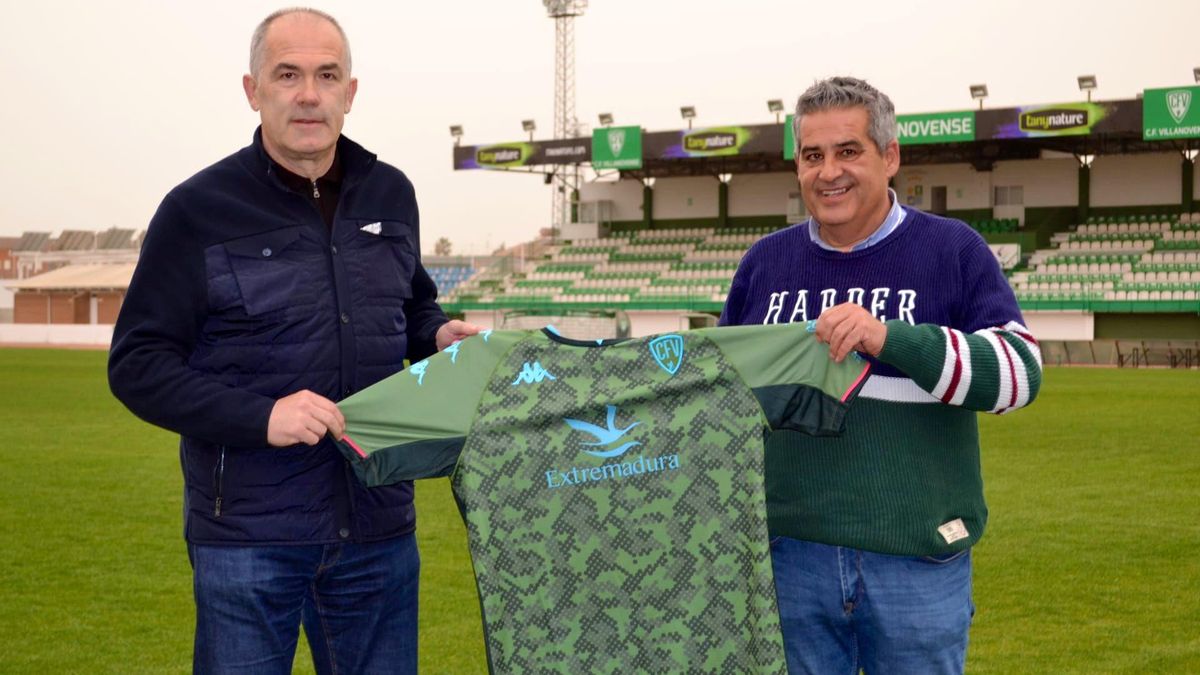 Josip Visnjic, a la izquierda, con Pepe Cuevas, director deportivo serón