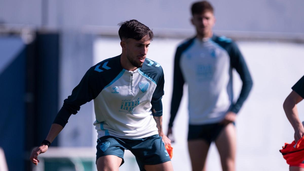 David Larrubia en un entrenamiento del Málaga CF.