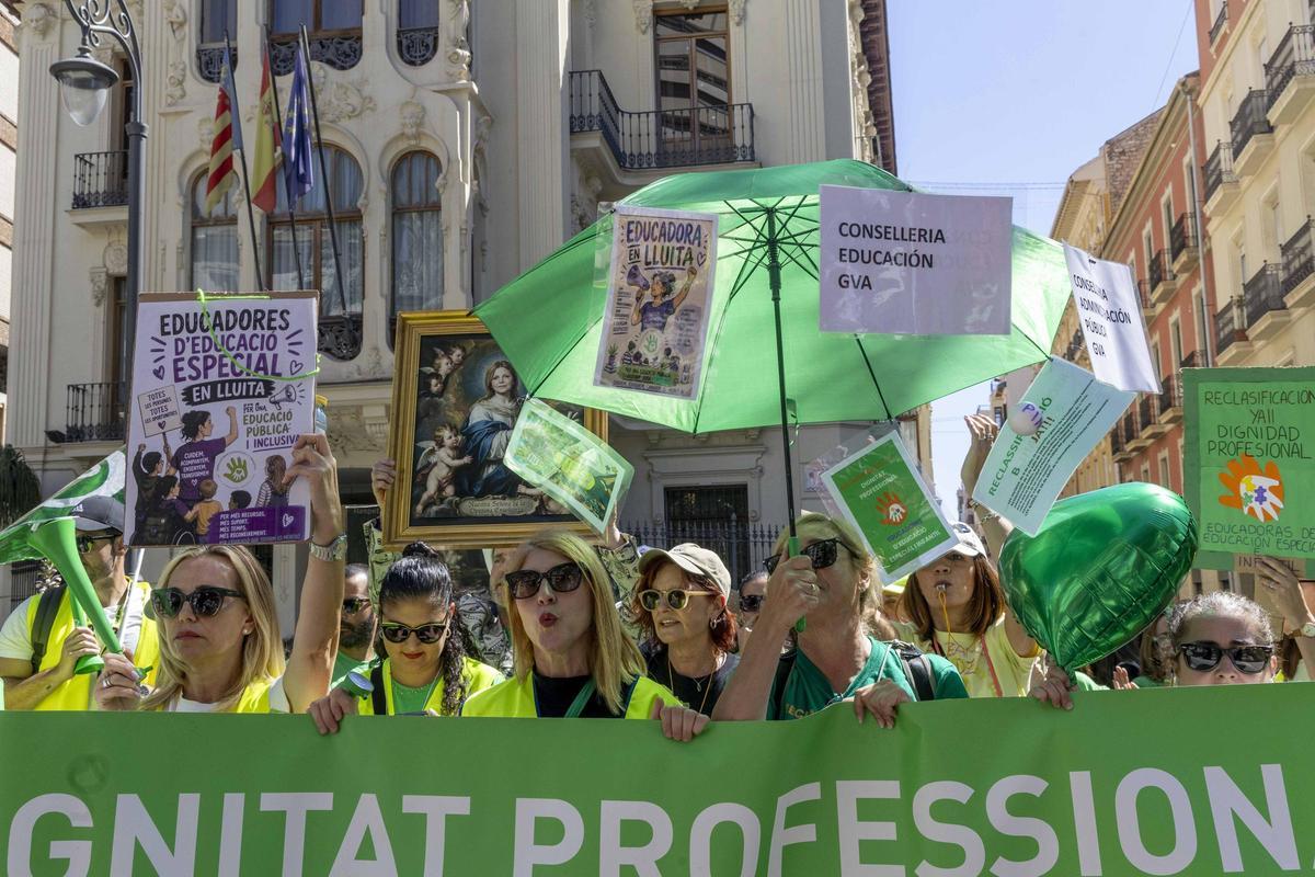 Noveno día de huelga de profesores: la lucha docente sigue viva en Alicante Noveno día de huelga de profesores: la lucha docente sigue viva en Alicante
