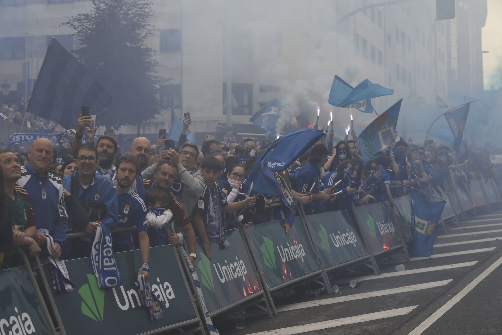 Así fue el recibimiento de la afición al Real Oviedo y toda la previa del último partido de la temporada