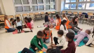 Escolares de Vilagarcía aprenden de sanitarios a actuar en emergencias