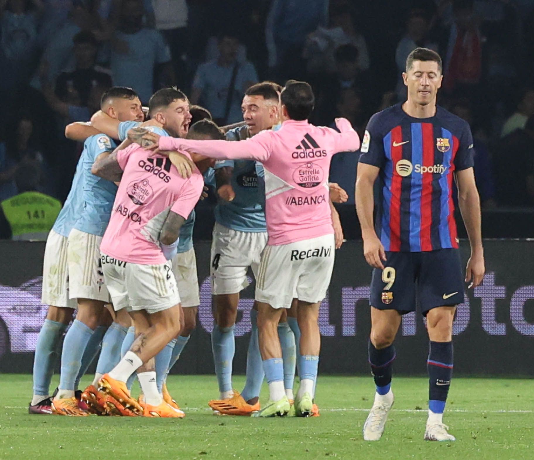 Lágrimas de felicidad en Balaídos: otro final de temporada agónico del Celta