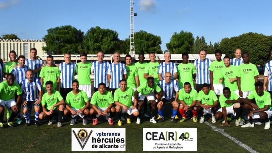 Los dos equipos antes del partido.