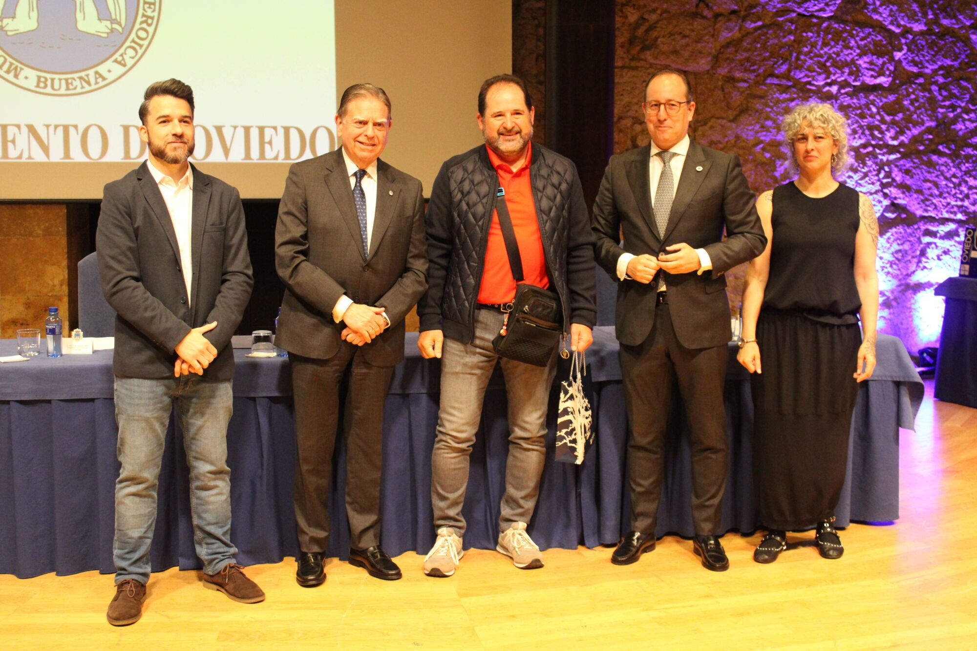Acto institucional Santa Rita Hora: 11:00 Lugar: Oviedo, Sala de Cámara del Auditorio Príncipe Felipe Descripción: Homenaje a los trabajadores municipales jubilados y a quienes cumplen 25 y 40 años de servicio en el Ayuntamiento.