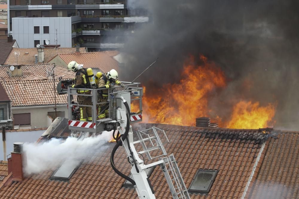 Incendio en la calle Uría de Oviedo