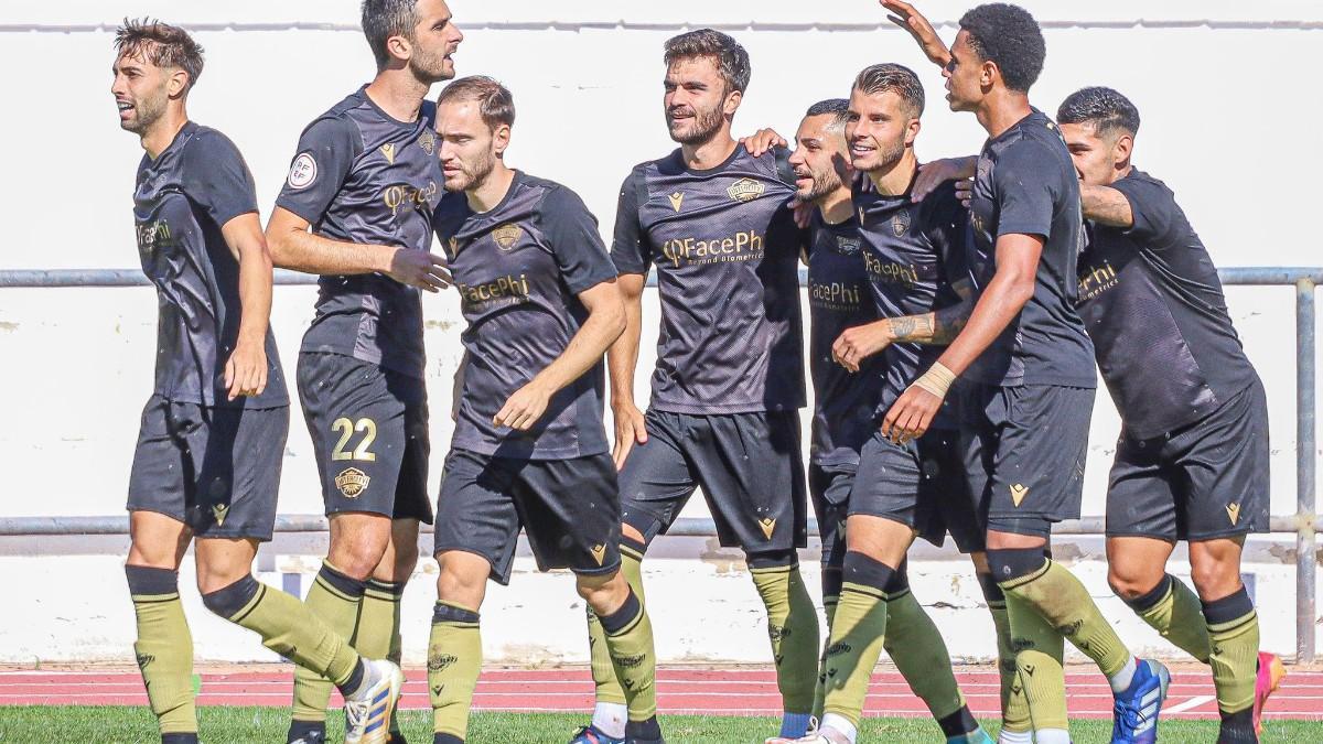 Jugadores del Intercity celebrando un gol