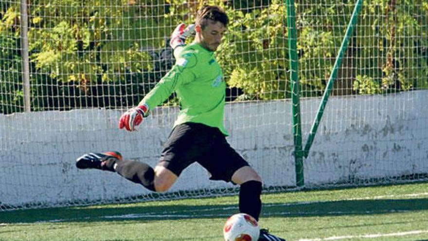 Víctor Ross volverá a defender la portería del Atlético Baleares ante la baja de Xavi Ginard.