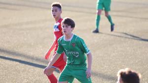 Roberto Tomás en un partido con el Infantil del Cornellà esta temporada