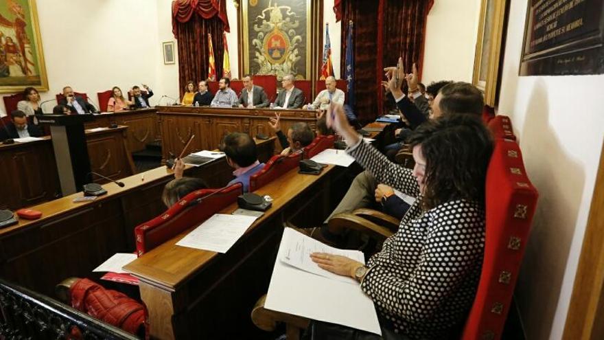 El pleno da luz verde a la ordenanza contra el ruido que controlará el reguetón