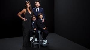 Messi junto a Antonella, su esposa, y Thiago y Mateo, los dos hijos mayores de los tres que tiene.