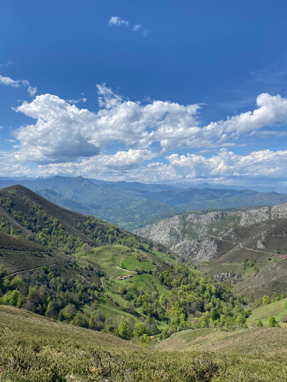 Peregrinación a Covadonga de la asociación La Travesera, de Laviana