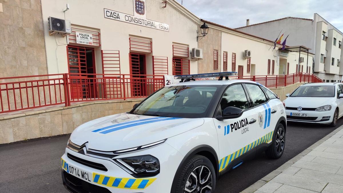 Coche de la Policía Local de Orellana la Vieja.