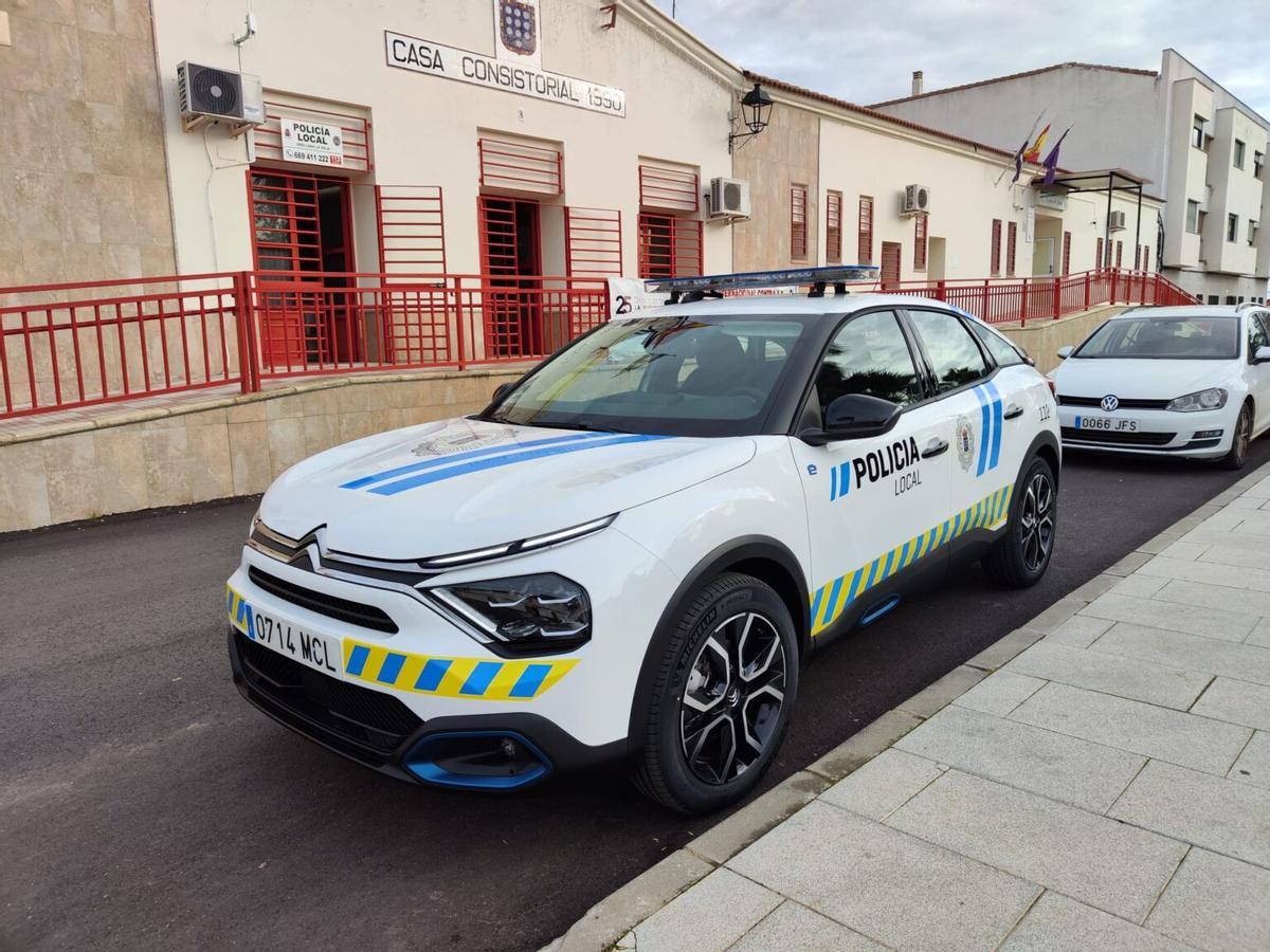 Coche de la Policía Local de Orellana la Vieja.